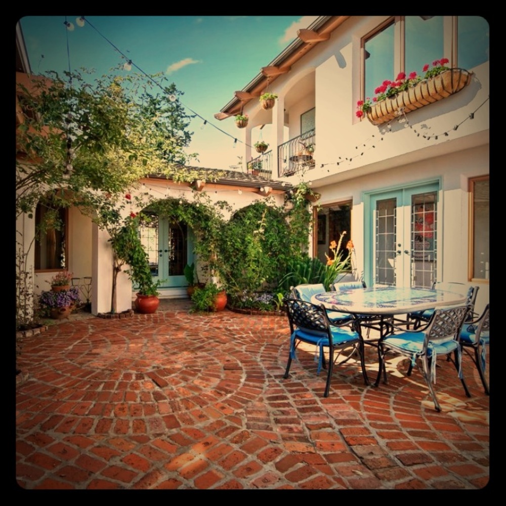 🌺 Meet your Posher, Dana 🌺